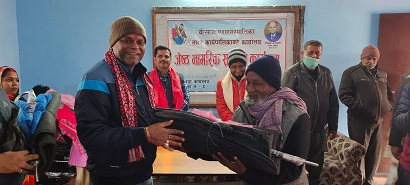 मेयर सरावगीद्धारा बृद्धबृद्धालाई कम्बल बितरण